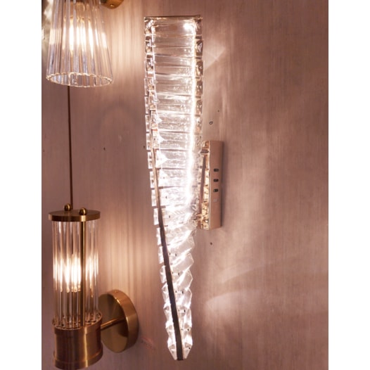 ARANDELA DE PAREDE LED 3000K 7W BIVOLT Ø8X45CM CRISTAL E METAL DOURADO | SINDORA ILUMINAÇÃO DCB00791 ARANDELA DE PAREDE LED 3000K 7W BIVOLT Ø8X45CM CRISTAL E METAL DOURADO | SINDORA ILUMINAÇÃO DCB00791