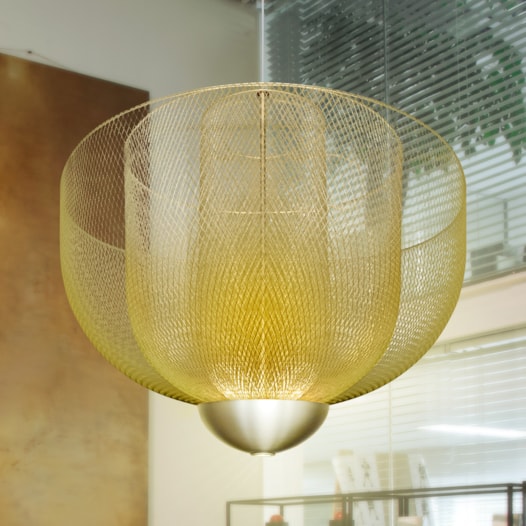 PENDENTE LED CARBON ARAMADO 3000K 24W BIVOLT Ø90CM METAL DOURADO | +LUZ PE-120/24.90DF PENDENTE LED CARBON ARAMADO 3000K 24W BIVOLT Ø90CM METAL DOURADO | +LUZ PE-120/24.90DF